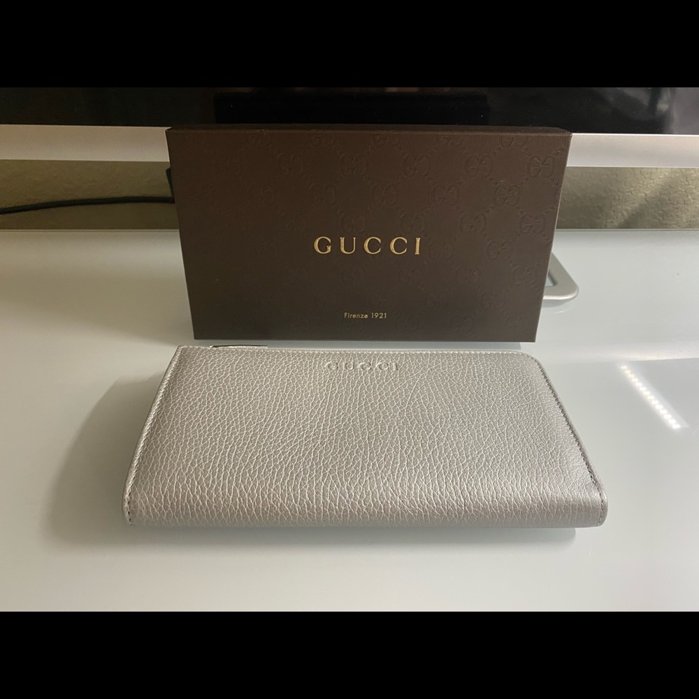 Silver Gucci Wallet - Brand new